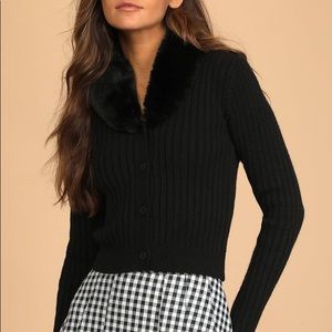 LuLus Black Ribbed Sweater w/ detachable fur collar